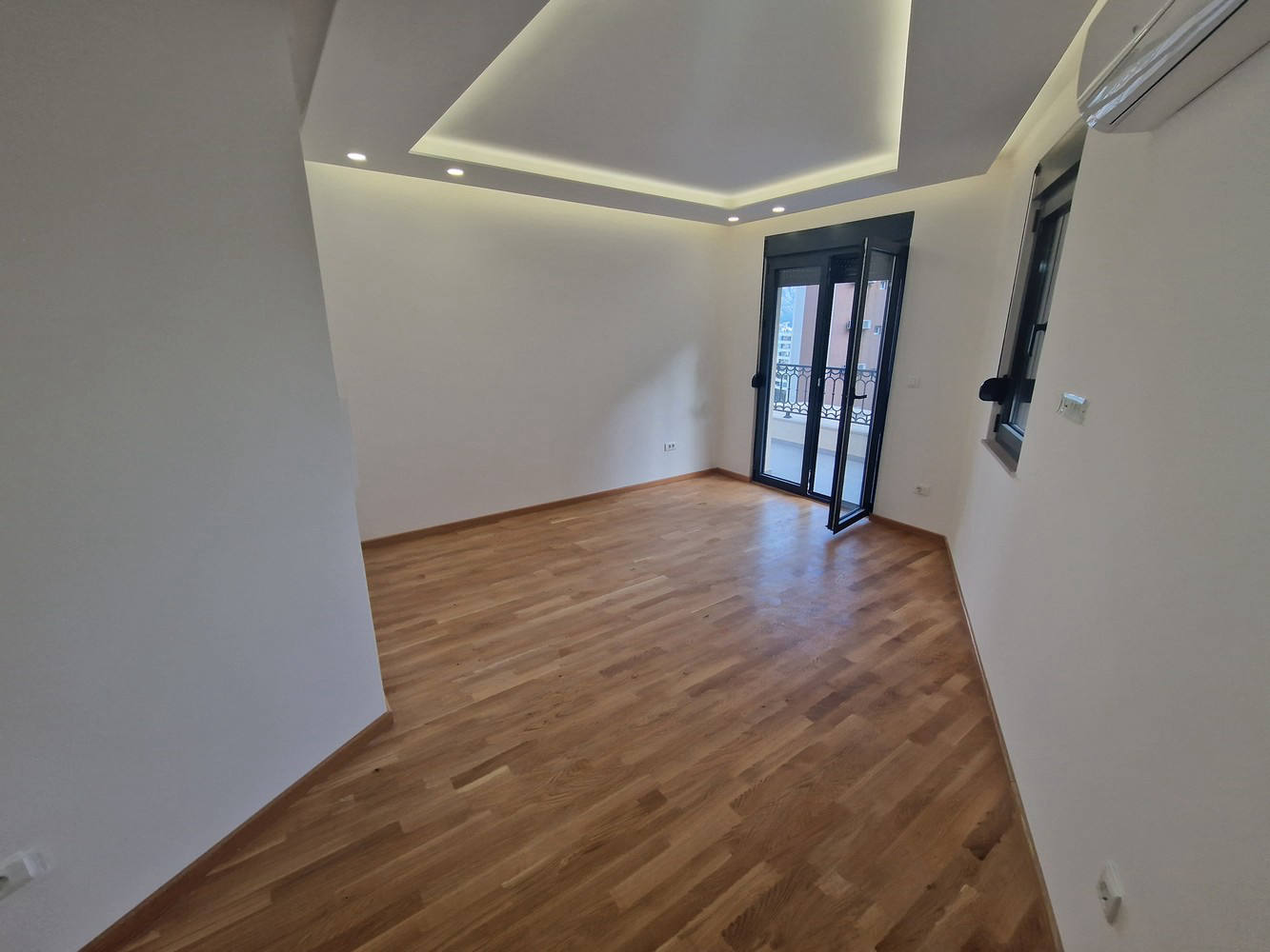 Квартира, 1109 м², 355 000$ — FAKTOR